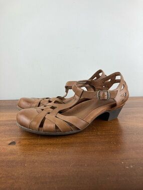 Cobb Hill Aubrey Brown T-Strap Leather Comfort Heeled Sandals Women's Size 11.